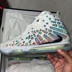 Nike Lebron 17